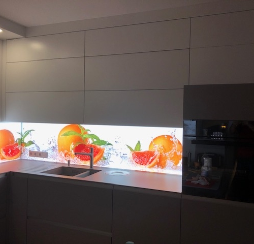 Digitaldruck auf Küchenrückwand aus Glas hinterleuchtet, Orange