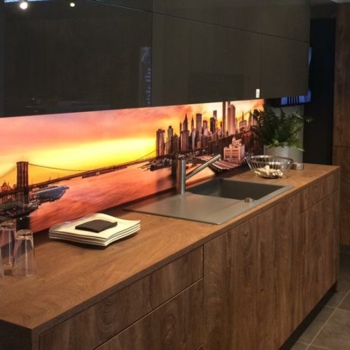 Digitaldruck auf Küchenrückwand aus Glas hinterleuchtet, Skyline